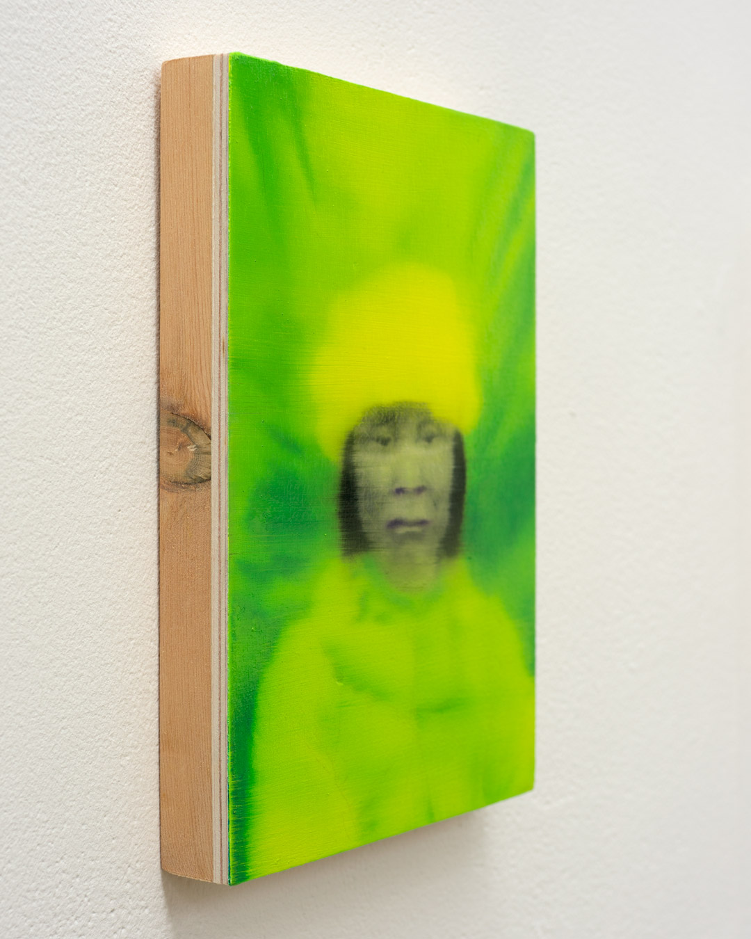 Mujer en amarillo y verde, Óleo, sobre panel de madera, 18 x 13 cm
