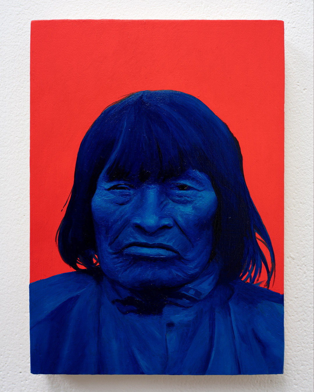 Mujer de azul y rojo, Óleo, sobre panel de madera, 18 x 13 cm