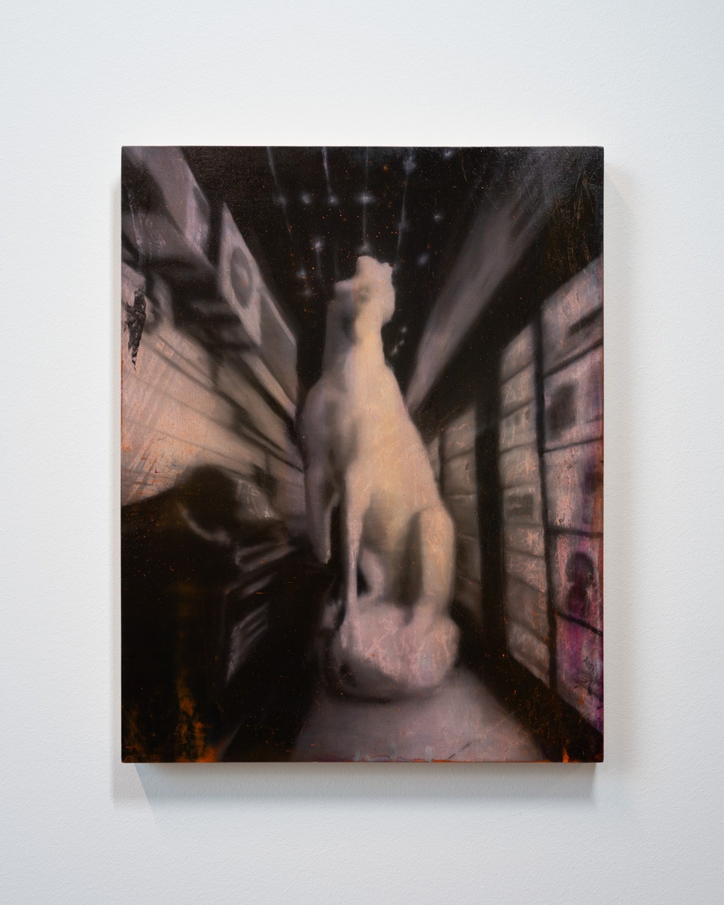 Fever dream (alleyway), Óleo, sobre panel de madera, 35,4 x 27,8 cm
